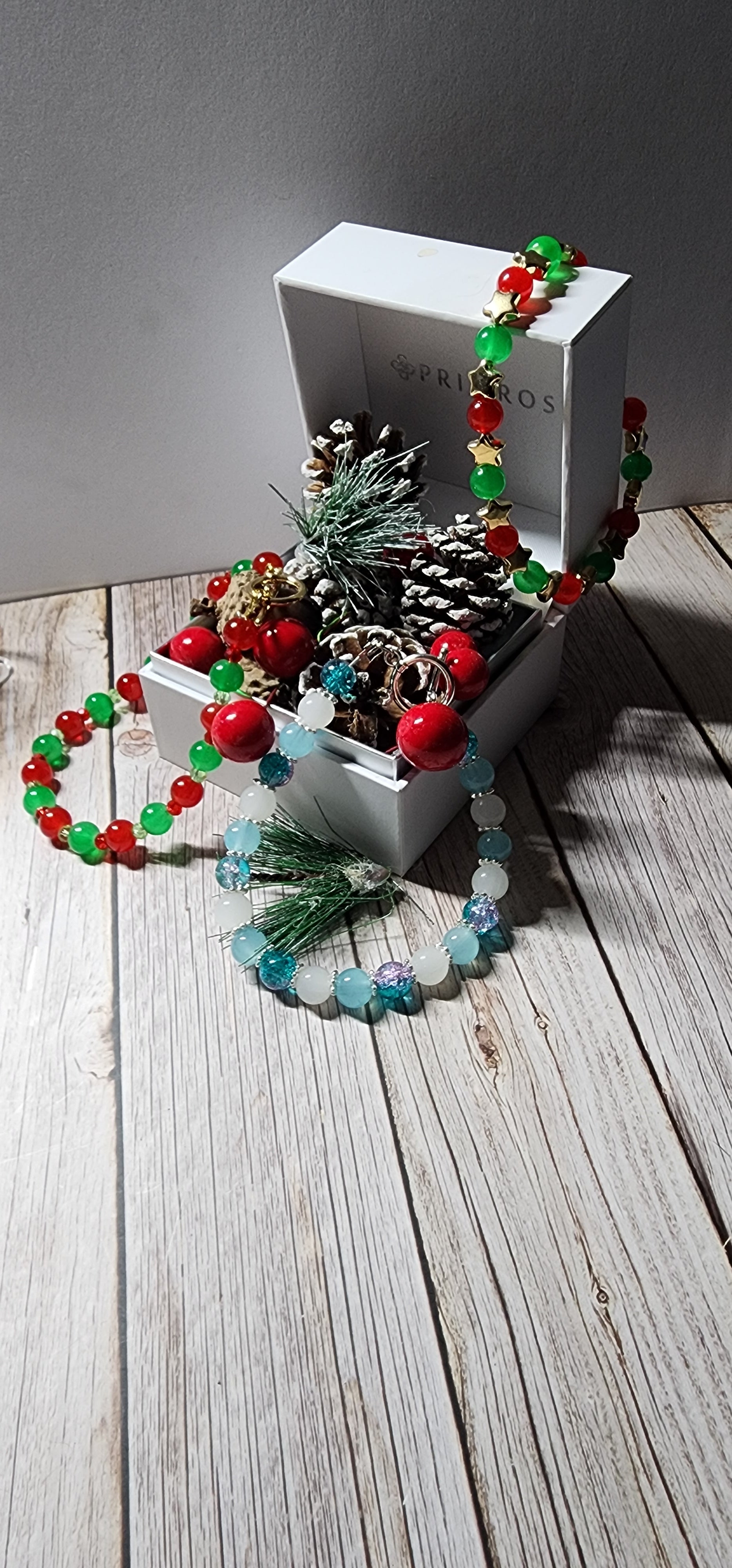 Elegant red and green glass bead Christmas bracelets with dazzling gold accents andspacer beads