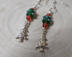 Handcrafted Christmas Tree Earrings – Festive Beaded Holiday Jewelry